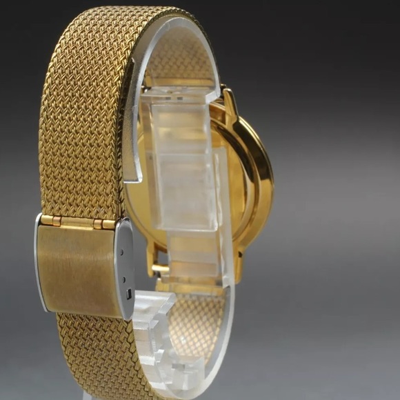 - Gucci Gold Plated Watch Stunning in Beautiful Condition - Picture 9 of 11